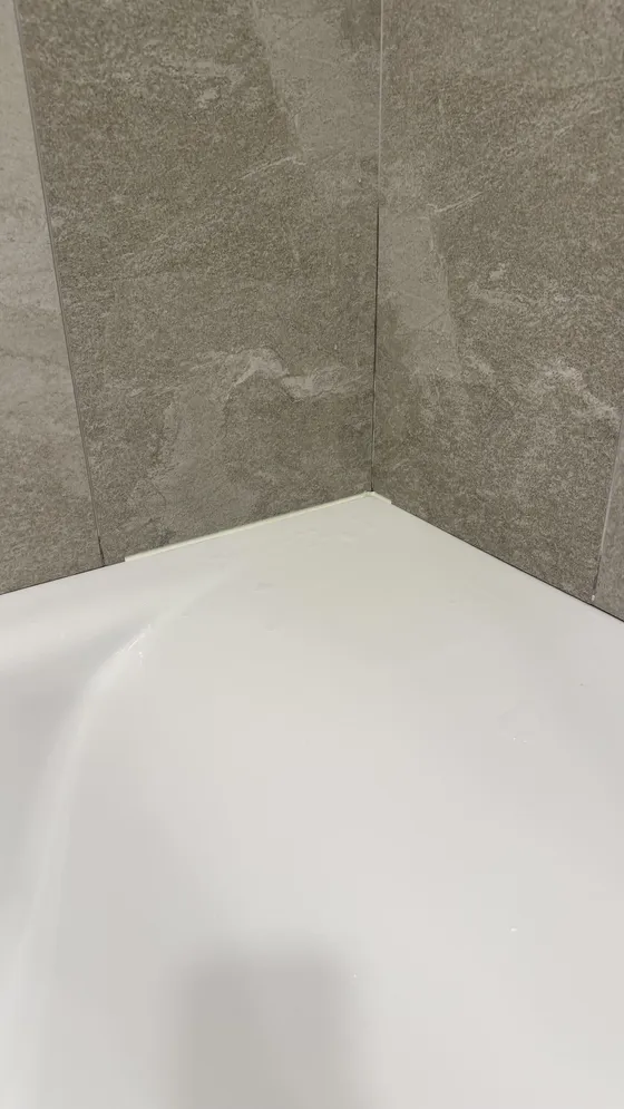 욕조 벽면 모서리 실리콘 기존 상태 사진