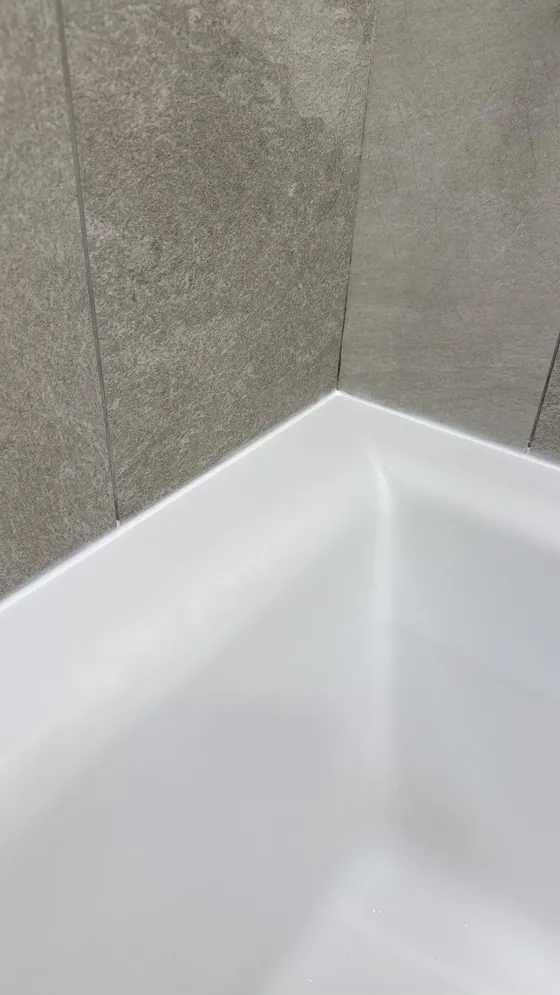 욕조 벽면 모서리 실리콘 마감 후 사진