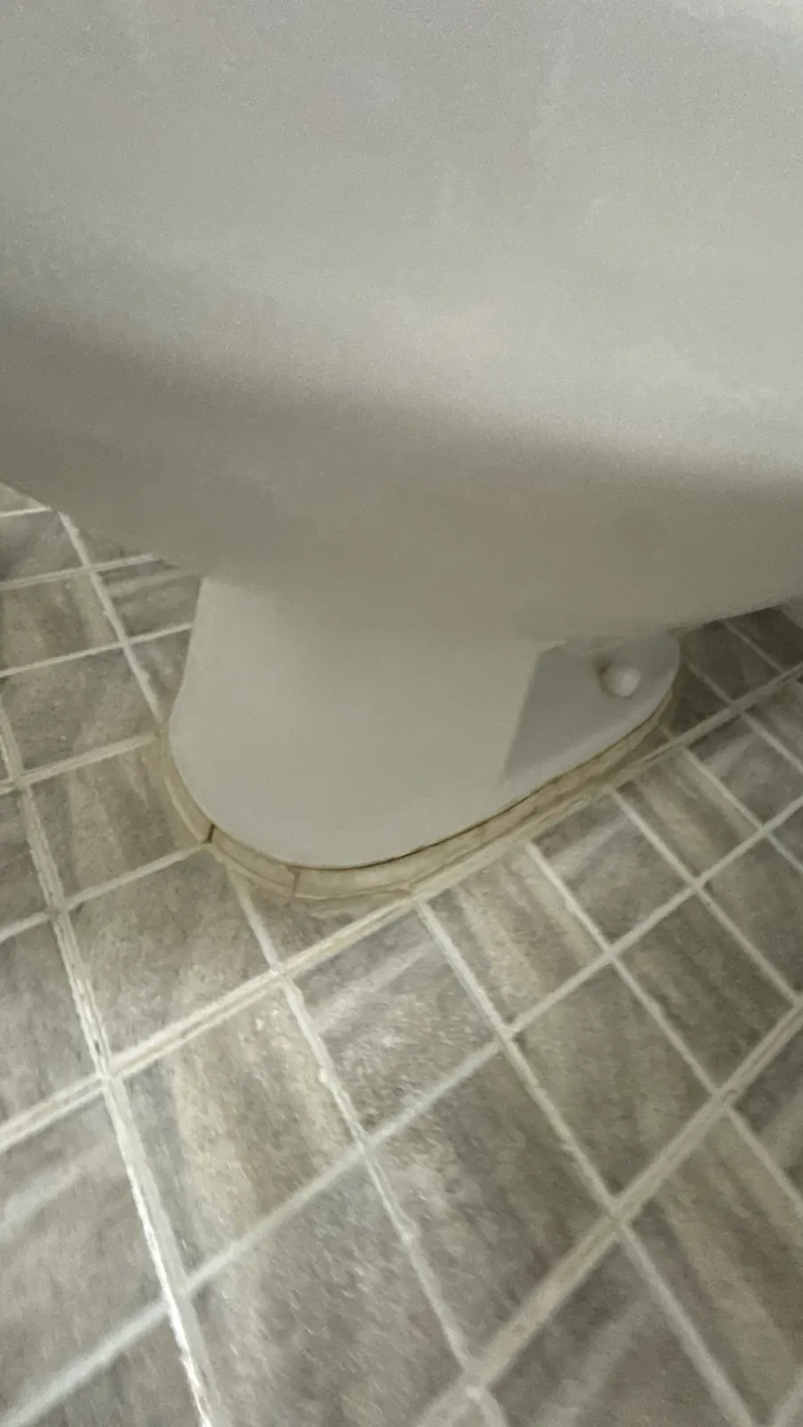 변기 하부 실리콘 노후 시공 전 사진